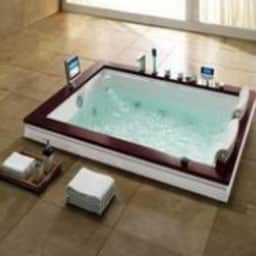 Luxurious Whirlpool White Bathtub cum Jacuzzi - top_view