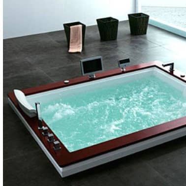Luxurious Whirlpool White Bathtub cum Jacuzzi