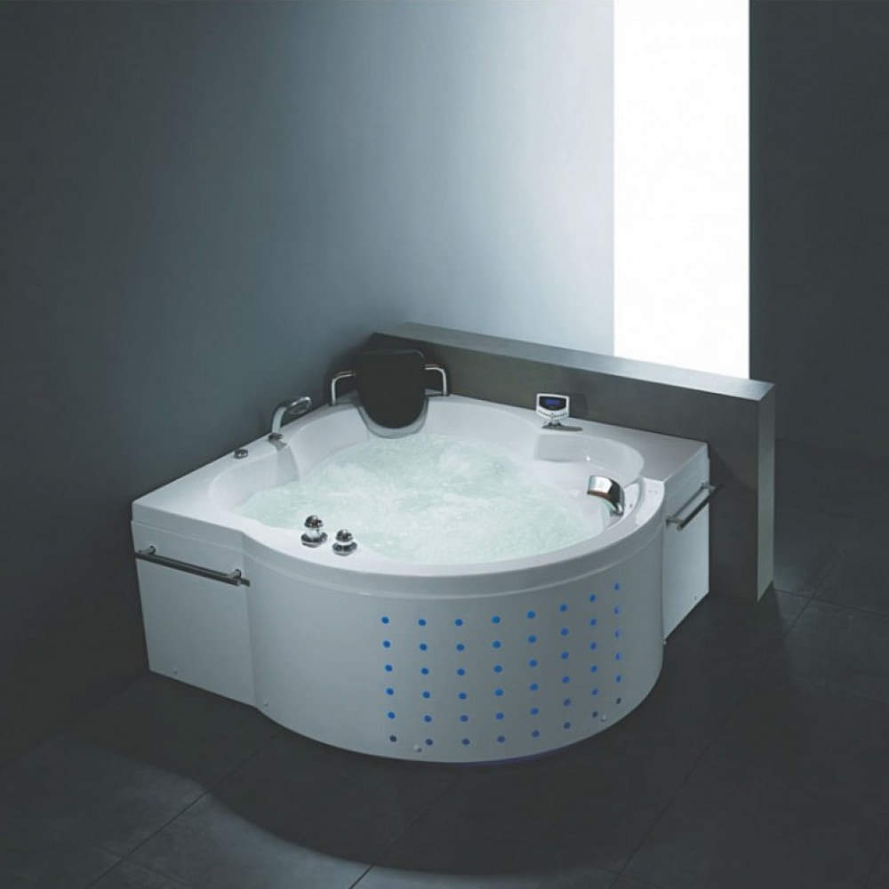 Luxury White Whirlpool Bathtub - photo
