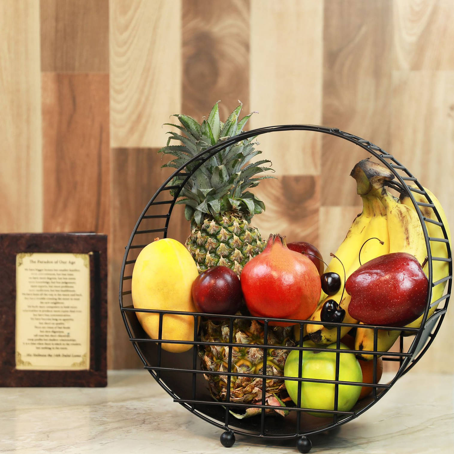 Tuxédo Half Moon Fruit Basket, Fruit Storage Basket, Countertop for Kitchen, Bread Vegetable Fruit Basket Bowl Metal Wire Basket, Black Medium