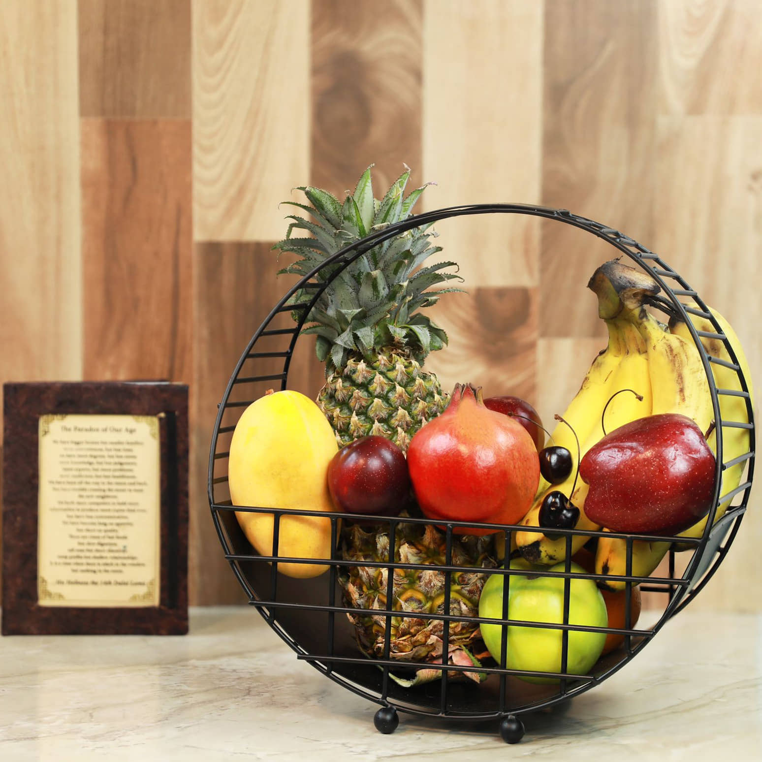 Tuxédo Half Moon Fruit Basket, Fruit Storage Basket, Countertop for Kitchen, Bread Vegetable Fruit Basket Bowl Metal Wire Basket, Black Medium