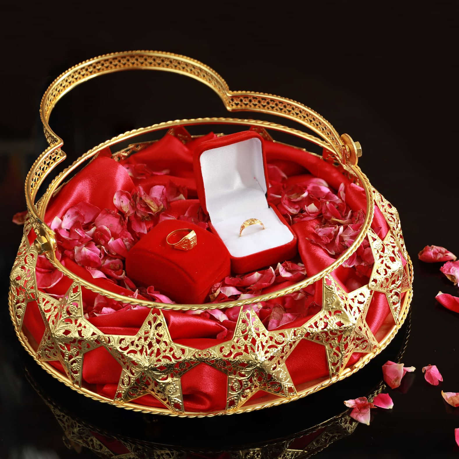 Tuxédo Star Basket Steel Decorative Basket - photo