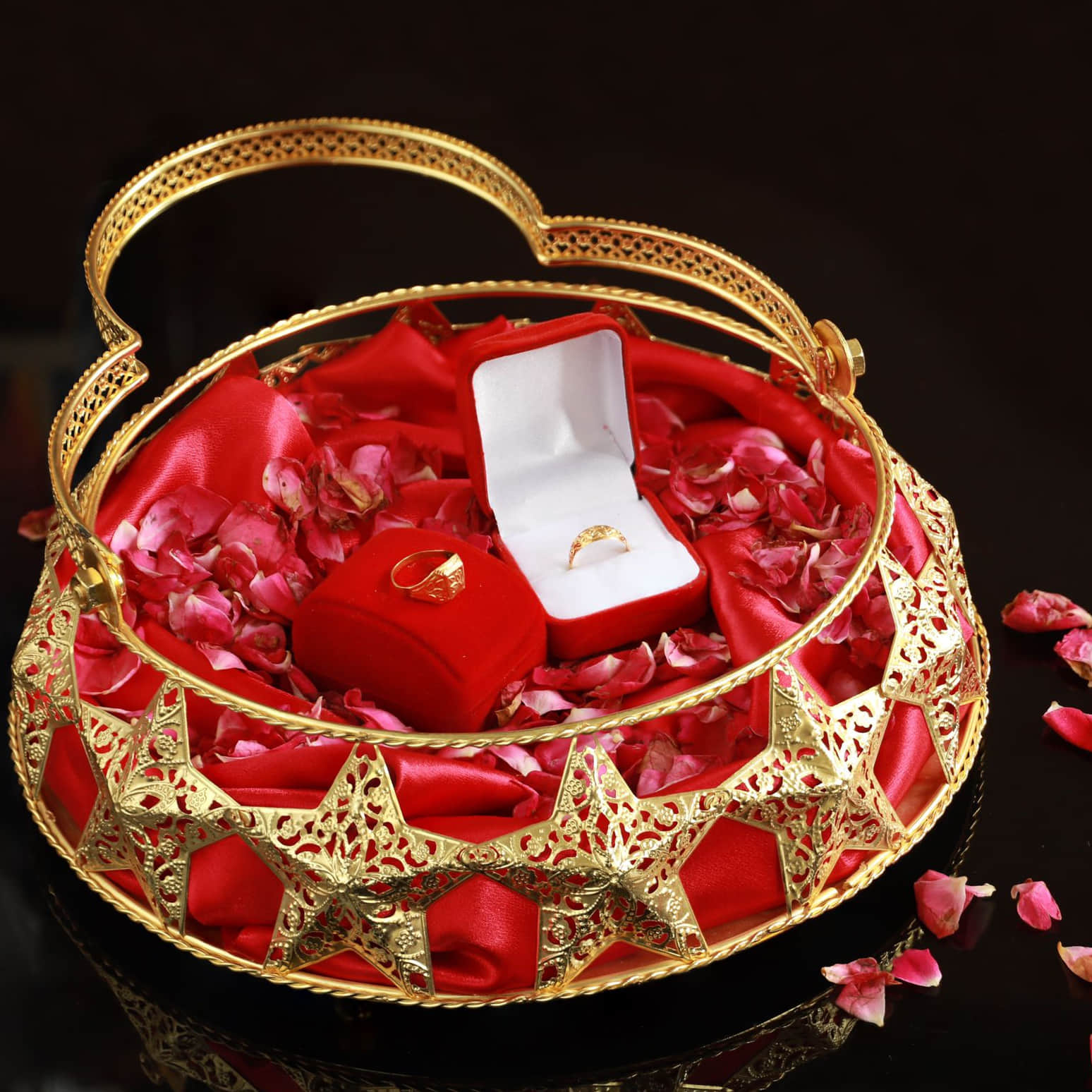 Tuxédo Star Basket Steel Decorative Basket - right_view