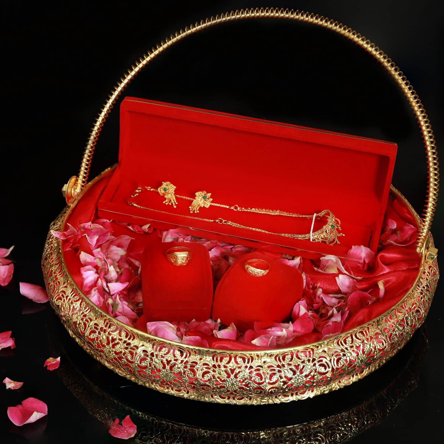 Tuxédo Elegant Basket Steel Decorative Basket - right_view