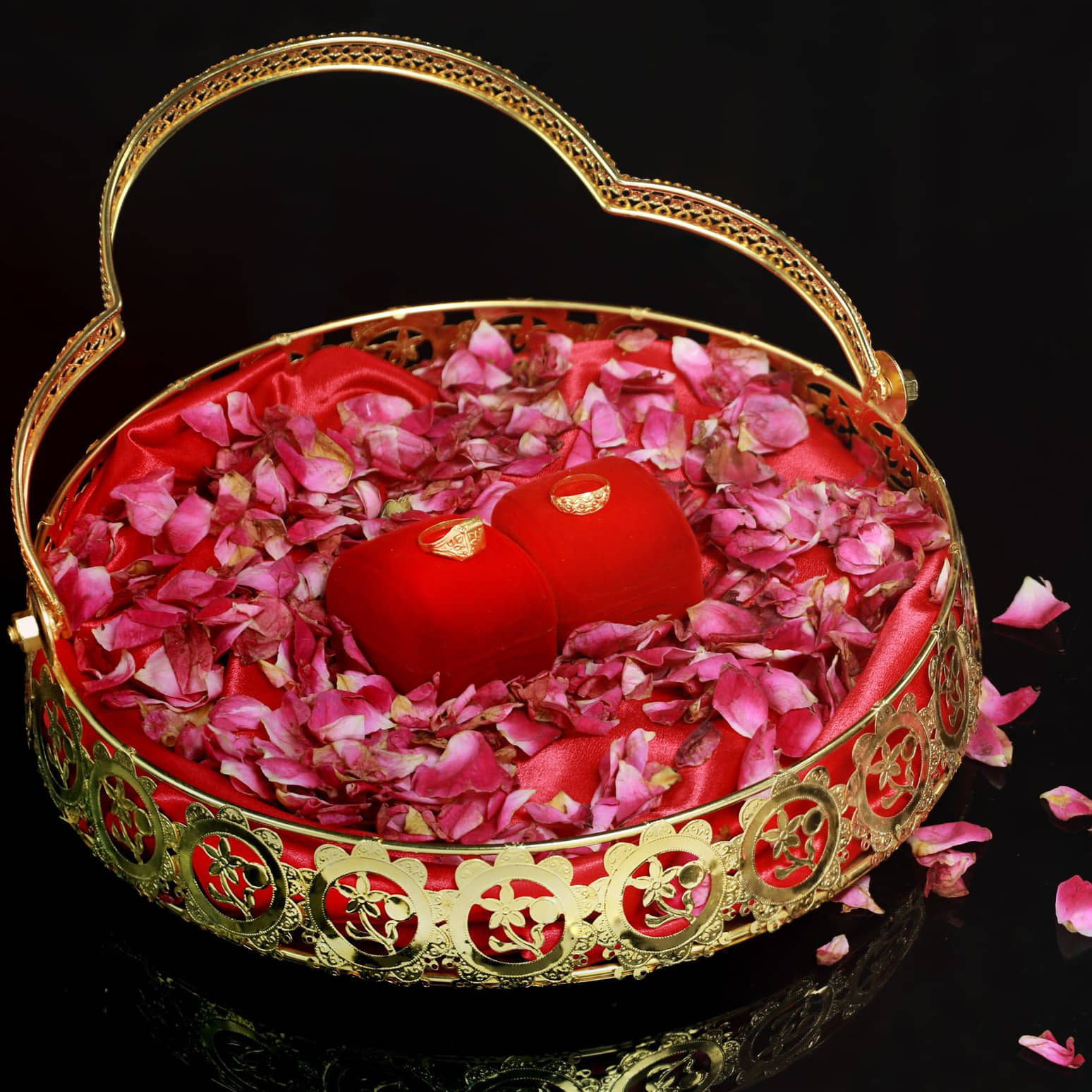 Tuxédo Dome Basket Decorative Basket