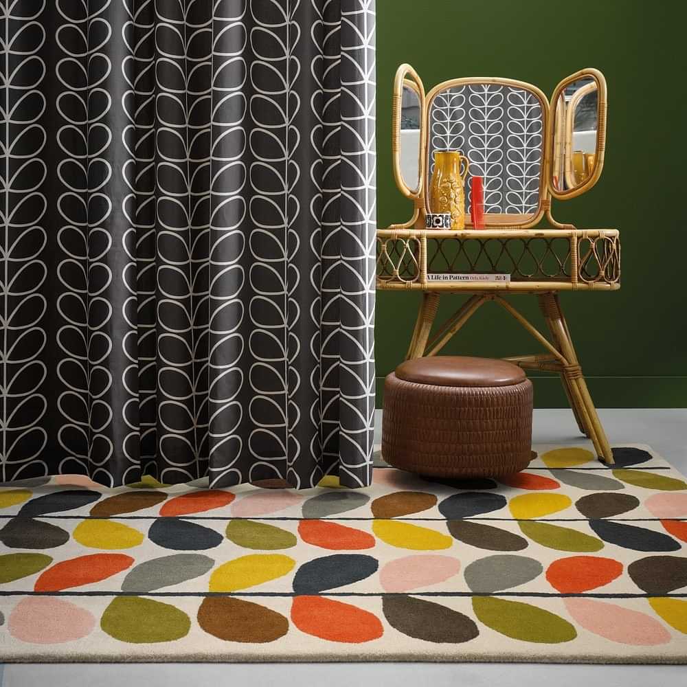 Classic stem multi color wool rug - photo