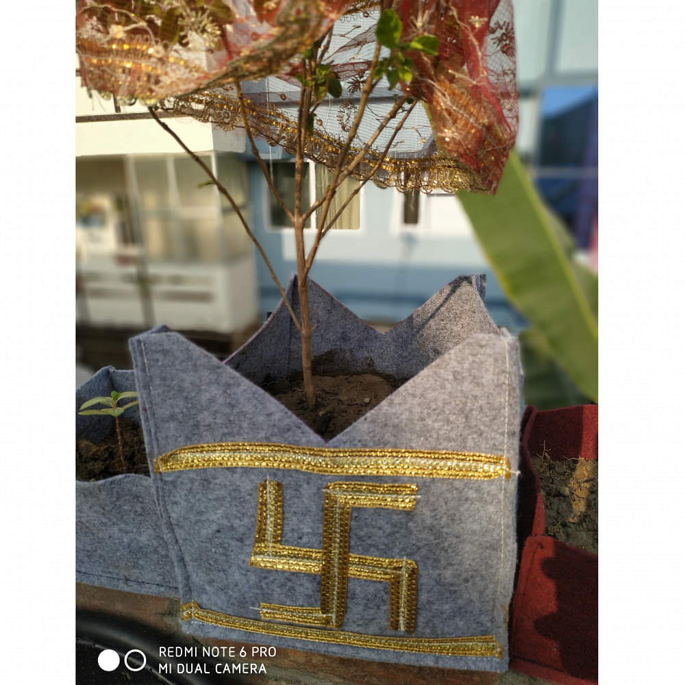 Fabric tulsi bag with swastika - photo