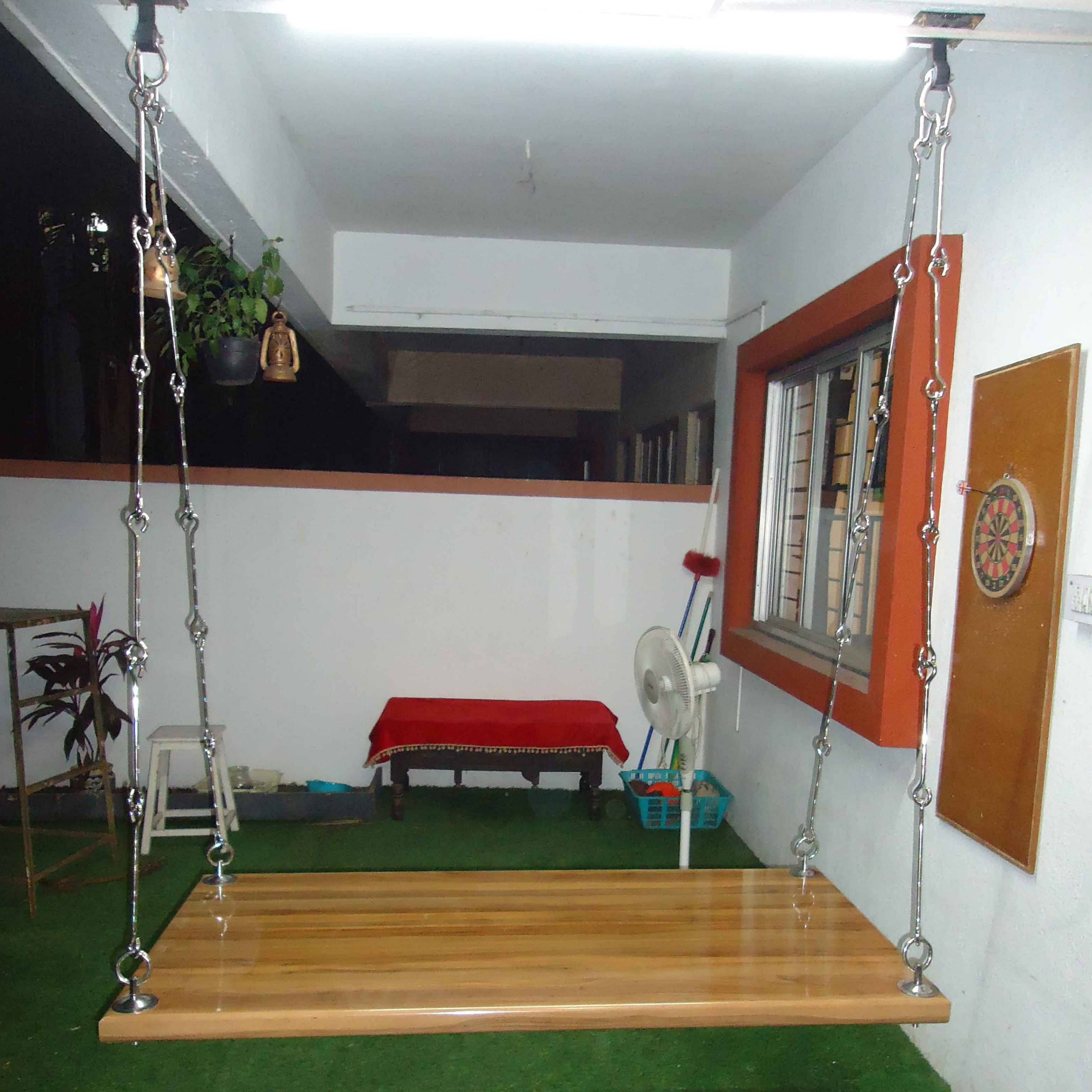 WOODEN JHOOLA