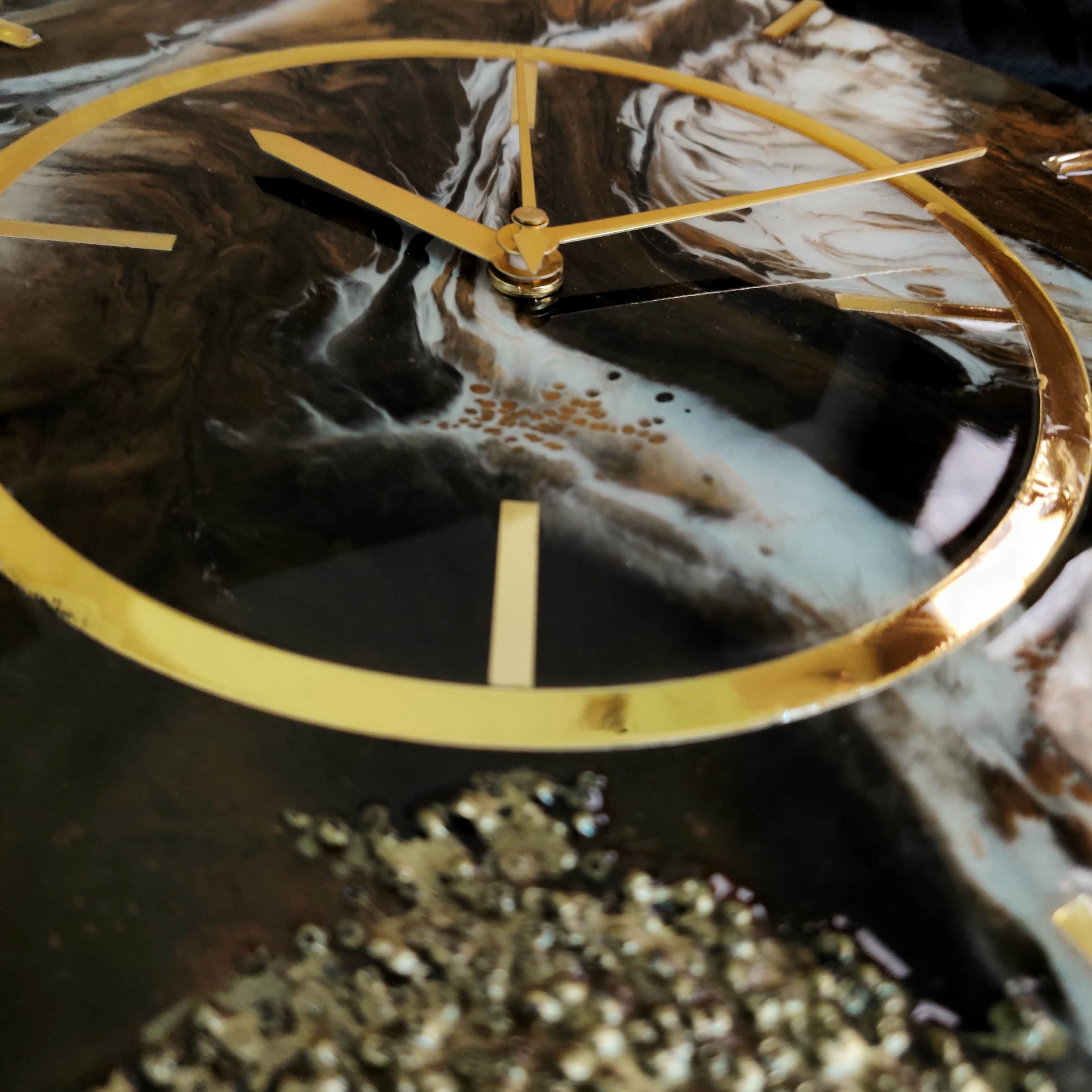 Resin Wall Clock 12 Inch Round trdc010 - rear_view