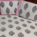 Cotton Printed Bed Sheet (off white & pink) - front_view