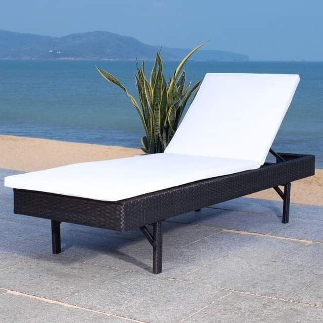 Pool side Lounger - front_view