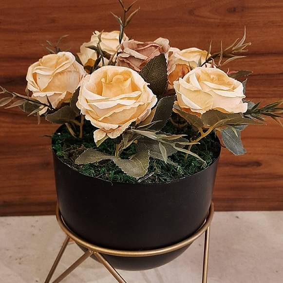 Indoor Metal Planter with Zig zag Stand