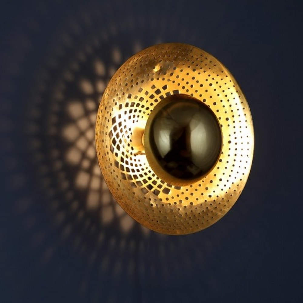 MOBO Brass Finish Mild Metal Wall Light - photo