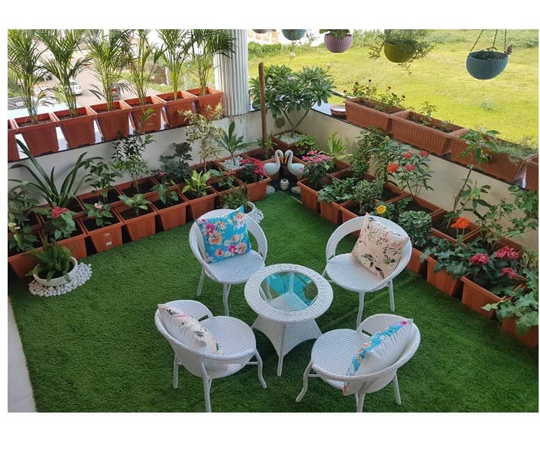 Outdoor Furniture Set in White Color (4 Chair & 1 Table with Glass)