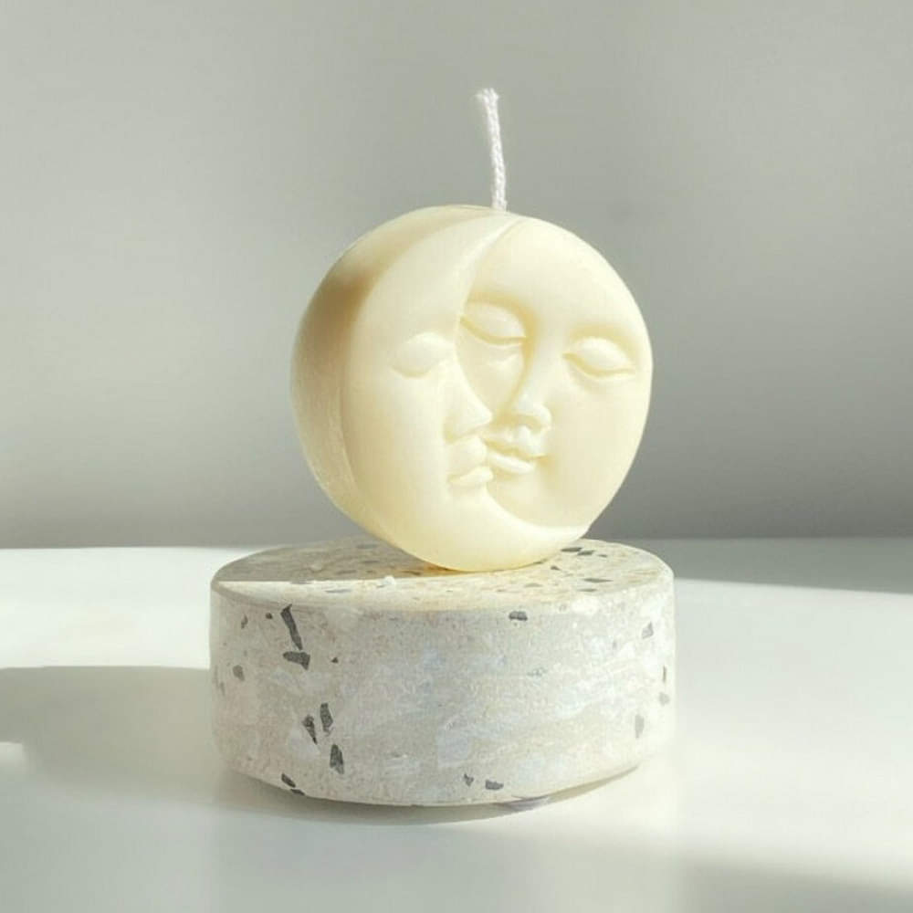 Lunar Moon Face Scented Candle | 85g | White - photo