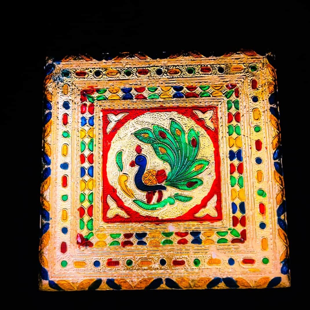 Menakaari Glass Chowki - front_view