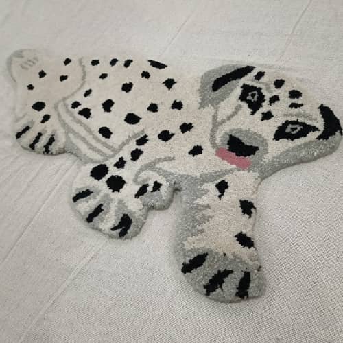 Sitting Dog Handmade Rug/Carpet