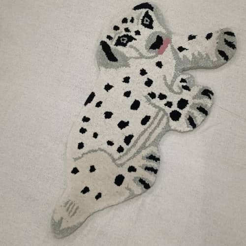 Sitting Dog Handmade Rug/Carpet