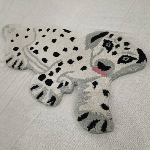 Sitting Dog Handmade Rug/Carpet