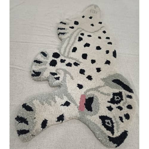 Sitting Dog Handmade Rug/Carpet