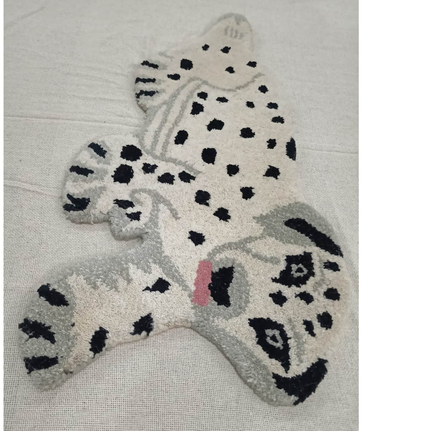 Sitting Dog Handmade Rug/Carpet - bottom_view