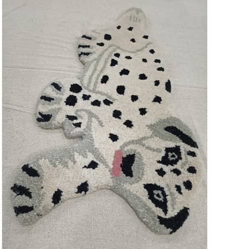 Sitting Dog Handmade Rug/Carpet