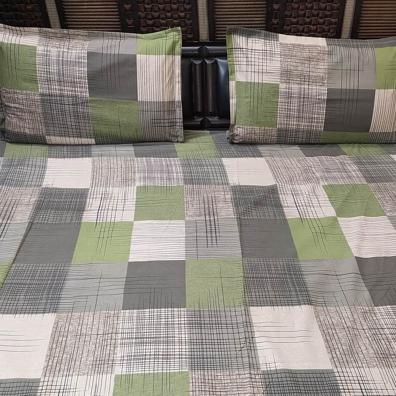 Geometrical Multicolored King Size Pure Cotton Bedsheet With Two Pillow Covers
