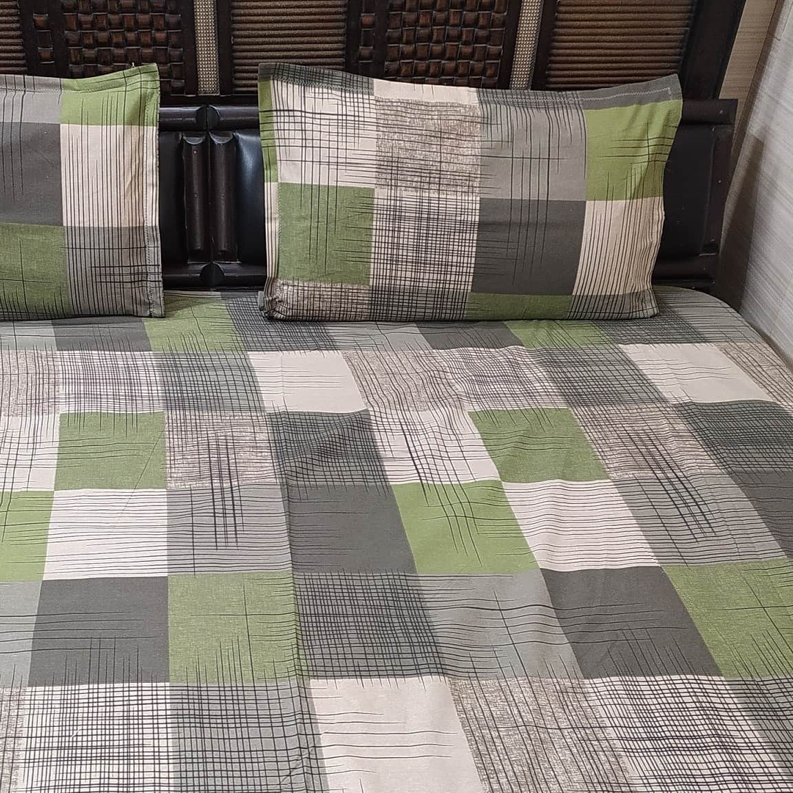 Geometrical Multicolored King Size Pure Cotton Bedsheet With Two Pillow Covers - front_view