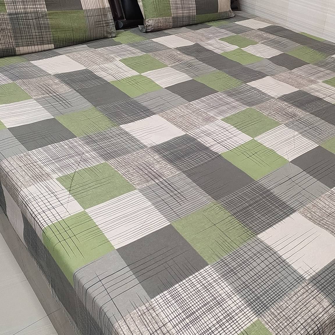 Geometrical Multicolored King Size Pure Cotton Bedsheet With Two Pillow Covers