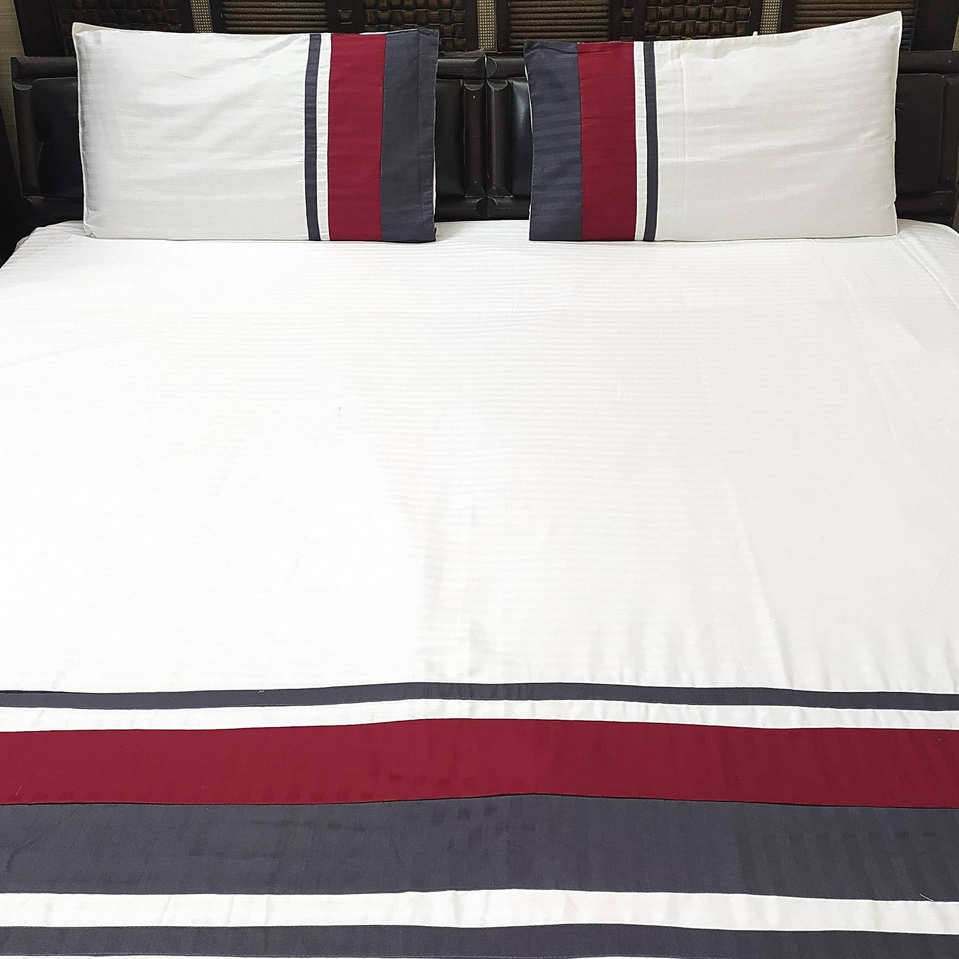 Designer Taping Stripe Double Bedsheet With Two Pillow Covers