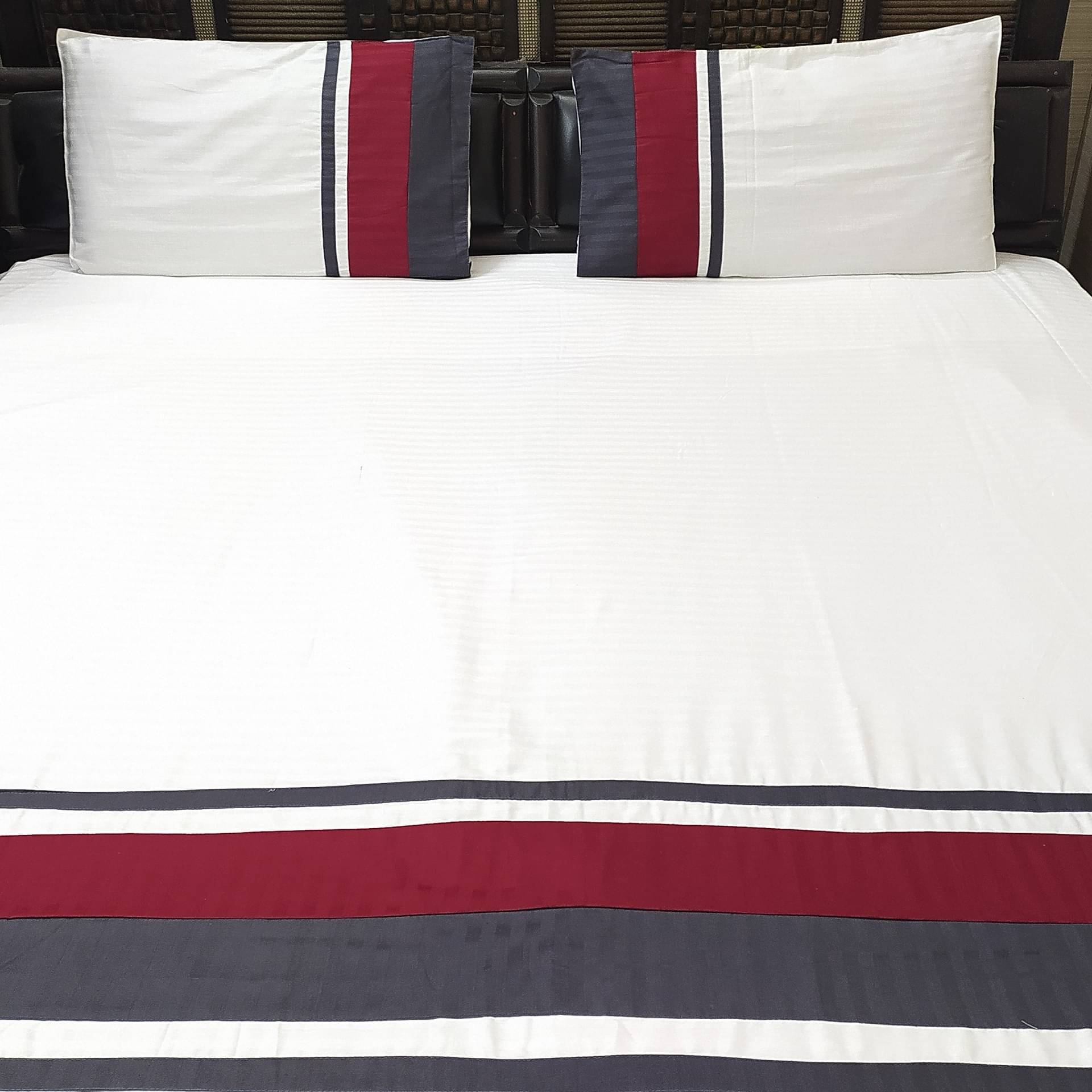 Designer Taping Stripe Double Bedsheet With Two Pillow Covers