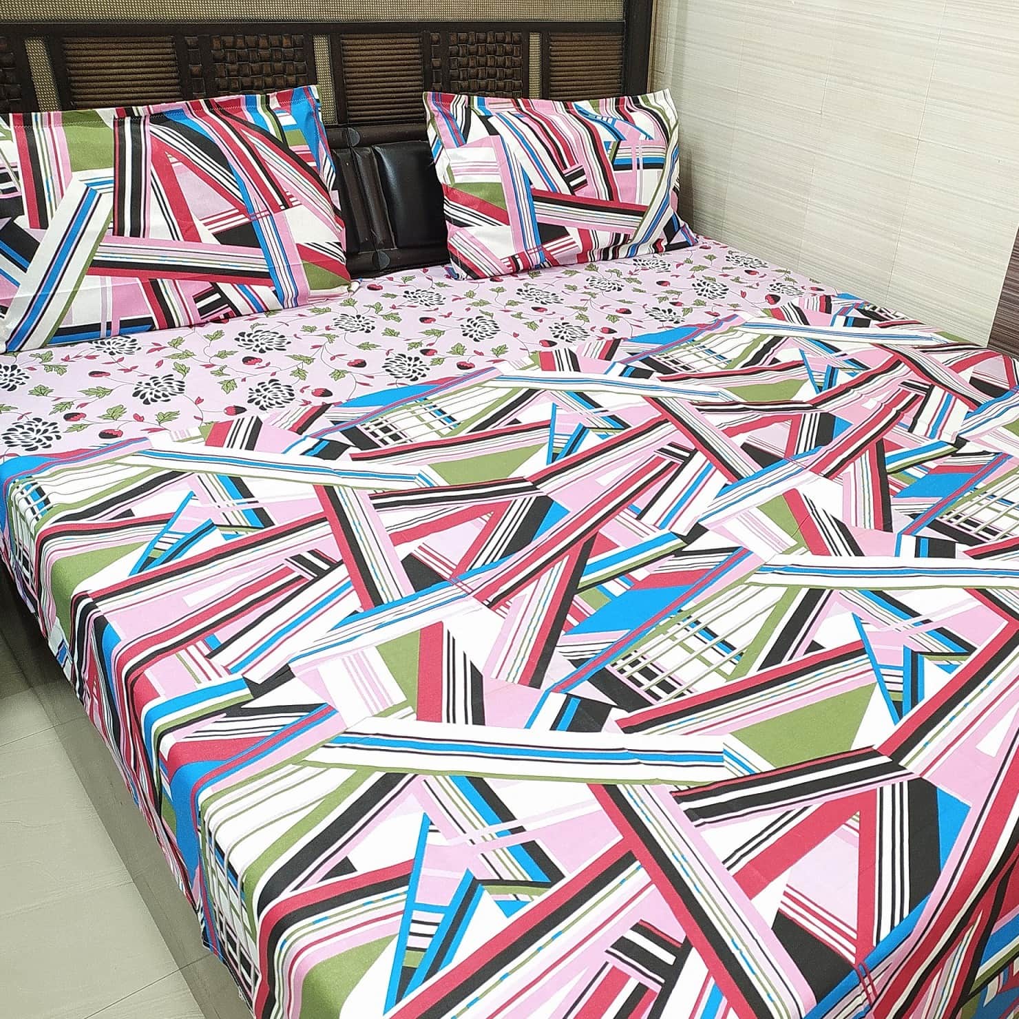 Abstract Printed Double Super King Sized Double Bedsheet With Two Pillow Covers