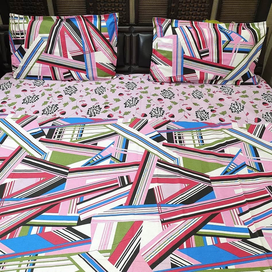 Abstract Printed Double Super King Sized Double Bedsheet With Two Pillow Covers - front_view