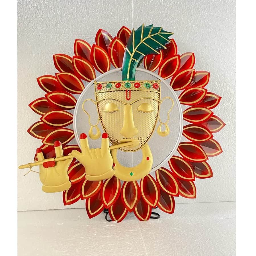 Rounded Iron Krishna Leaf Wall Decor - right_view