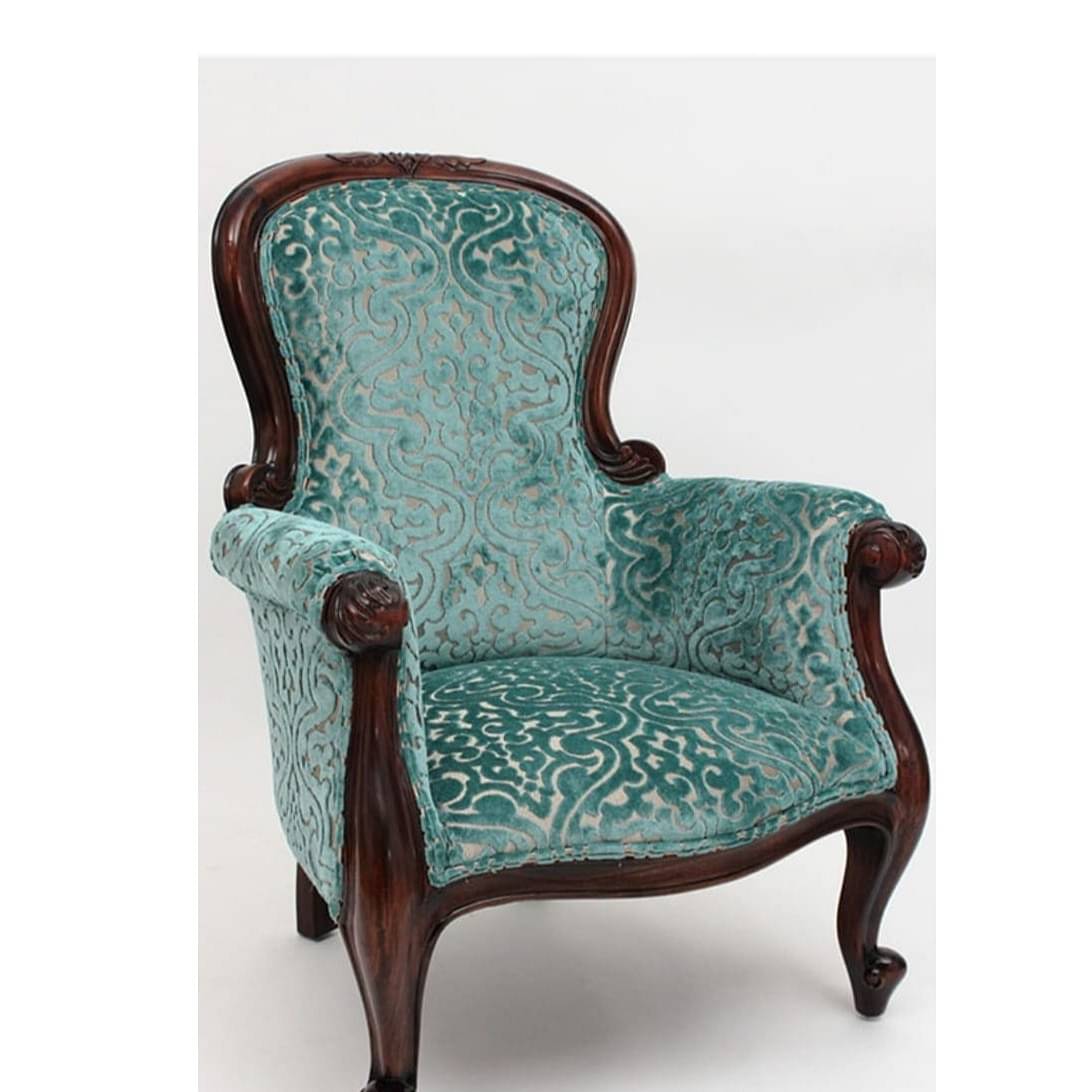 French Carving Style Antique Tufted Chair