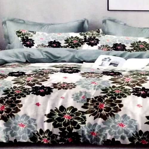 Carnation Queen Size Bedsheet with Pillow Covers & Comforter