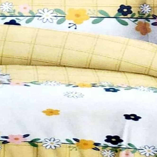 Beautiful Yellow & White Comforter set of 4 ( 1 Double Bedsheet With 2 Pillow Covers And 1 Comforter) - top_view