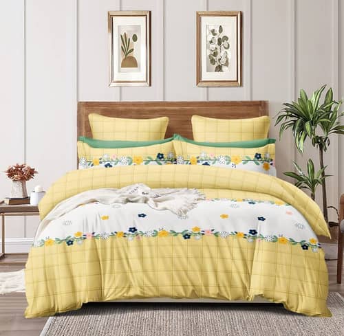 Beautiful Yellow & White Comforter set of 4 ( 1 Double Bedsheet With 2 Pillow Covers And 1 Comforter)