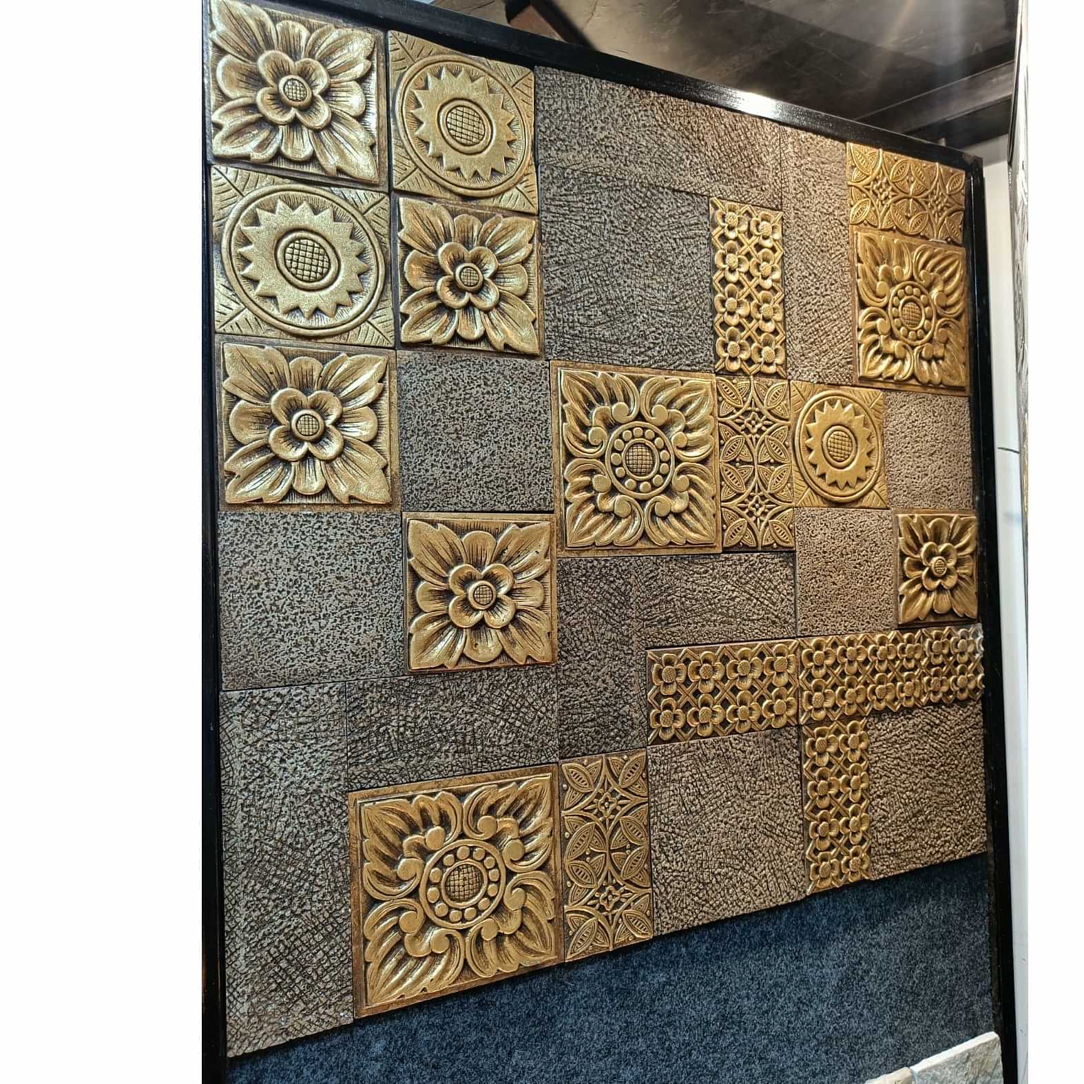 Tozzeto Gold Resin Tile - photo