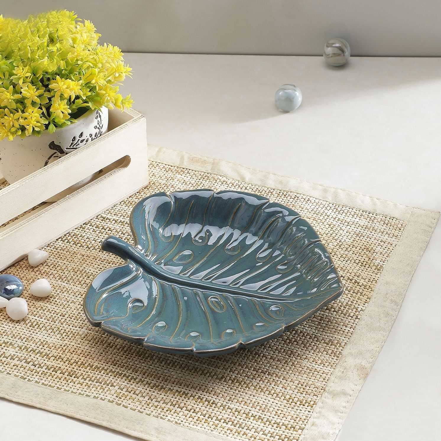 Manchester Green Leaf Shaped Ceramic Platter - photo