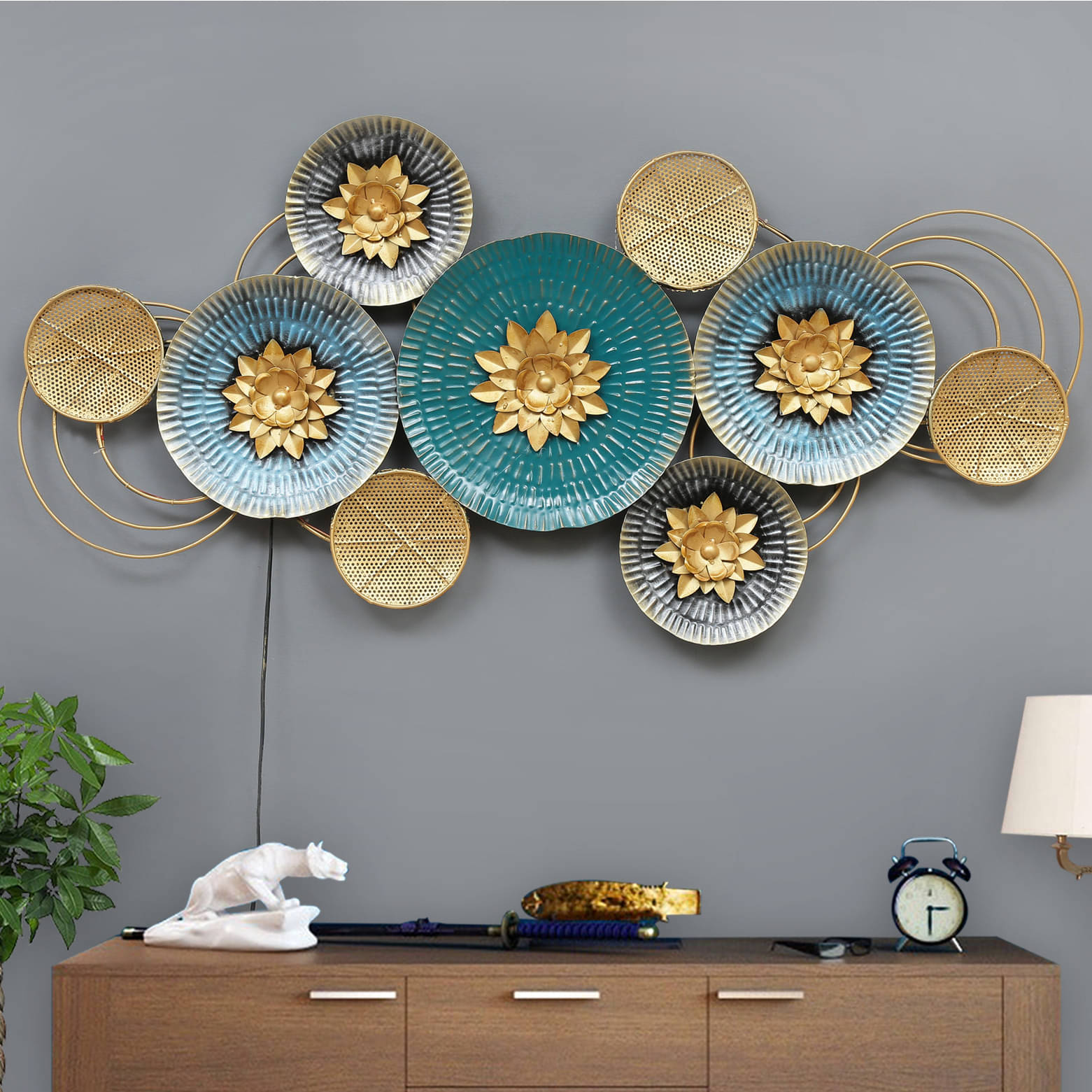 Circle Design Metal Wall Art With LED