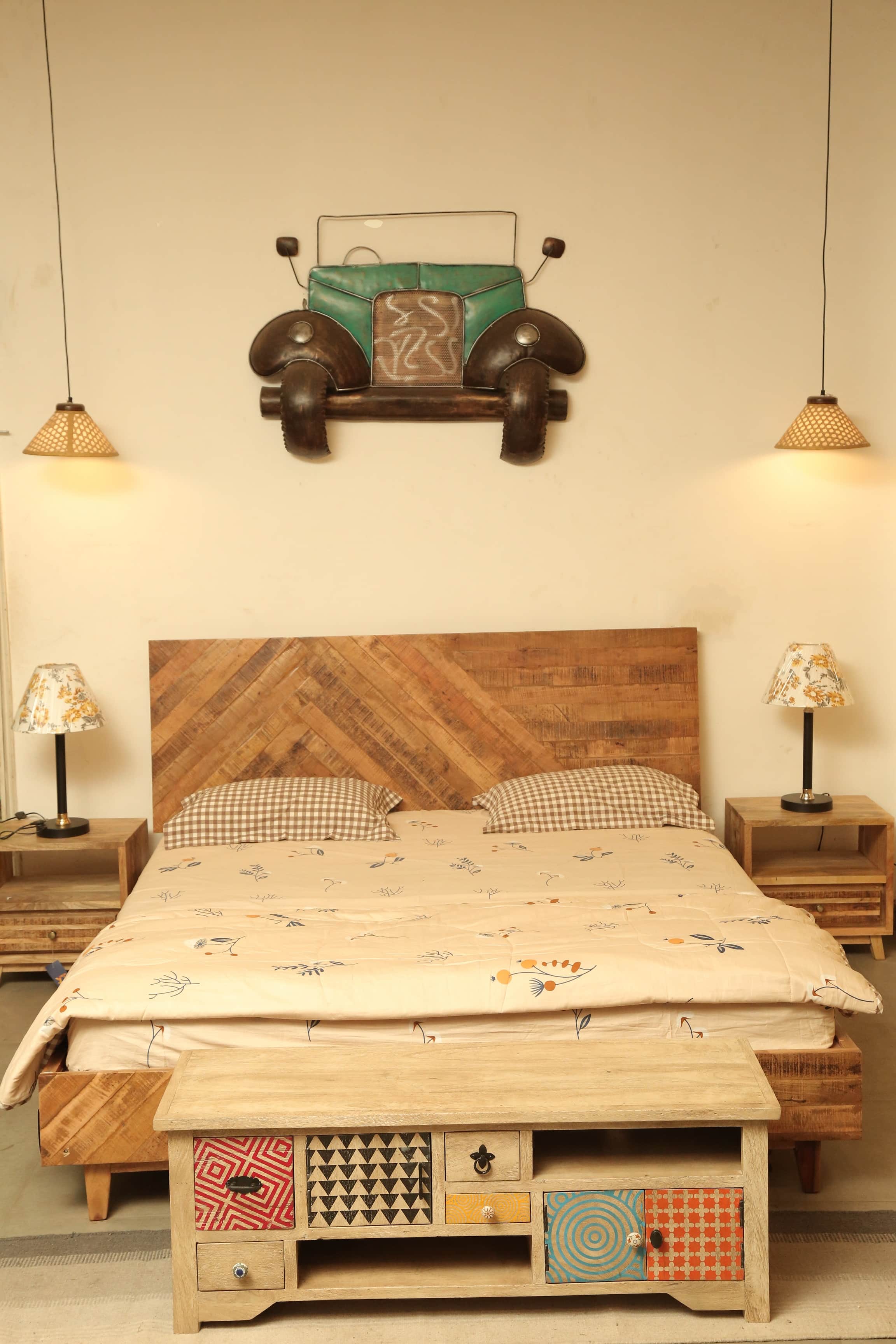 Strip Mango Wood King Size Bed - front_view