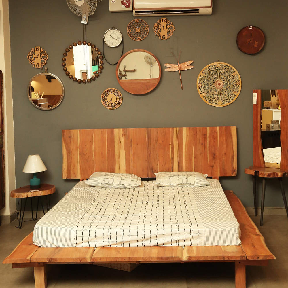 Acacia Wood King Size Bed - photo